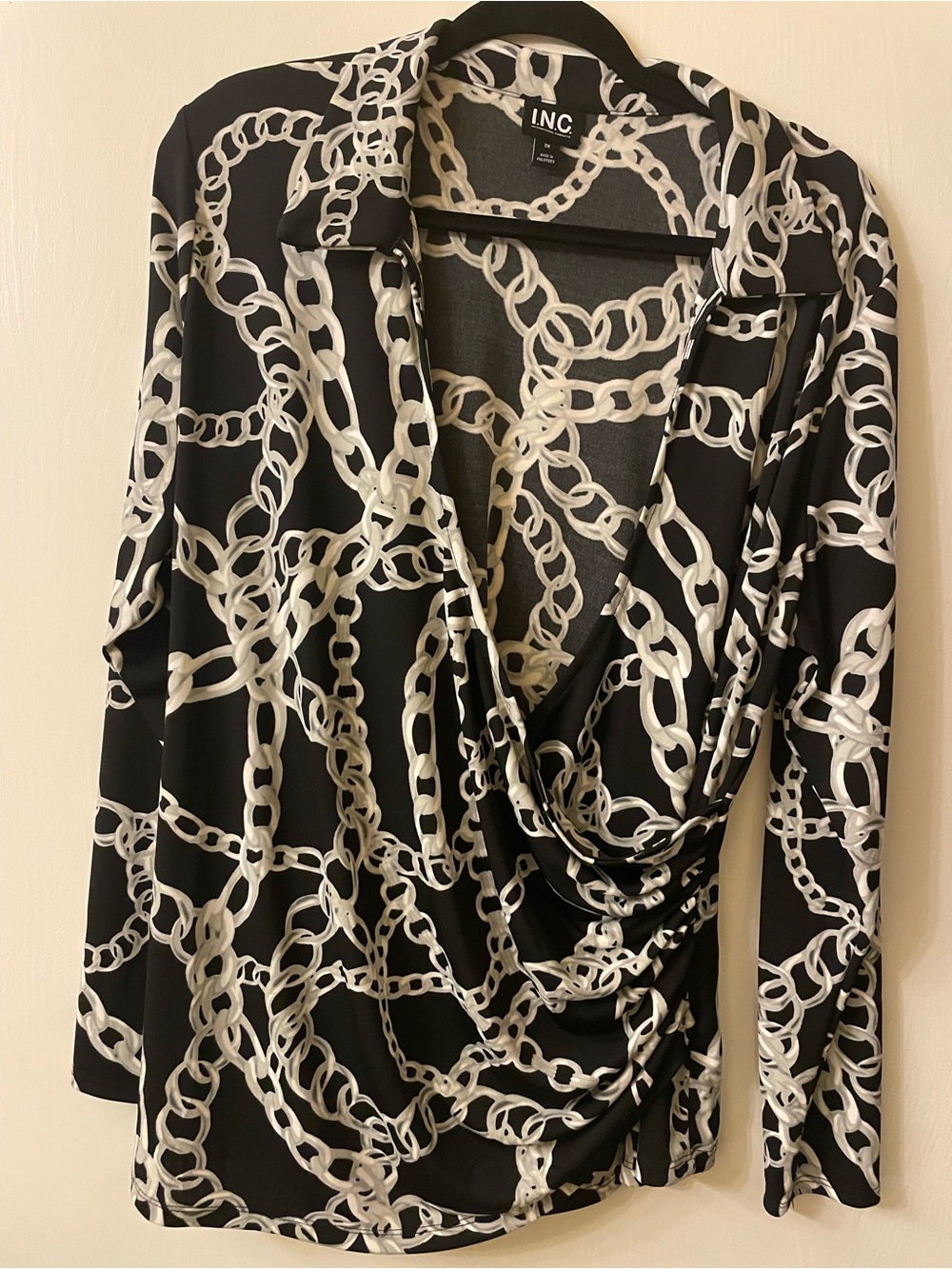 INC International Concepts Black & White Chain-Print Draped V-Neck Blouse